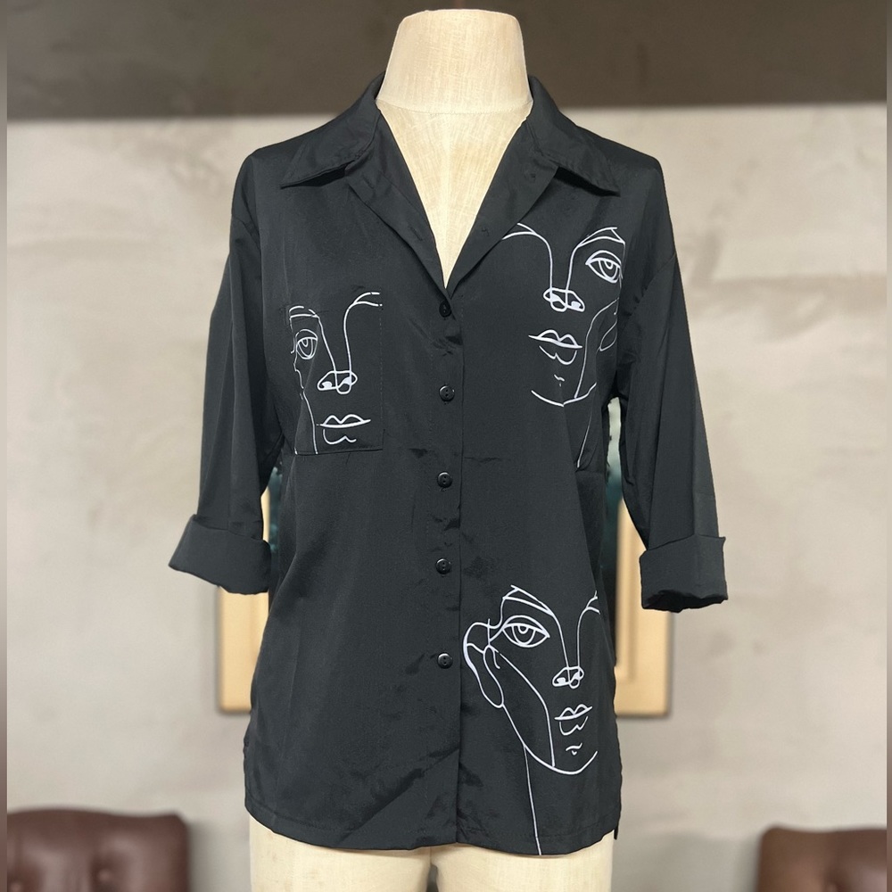 Unique black and white face 3/4 sleeve top